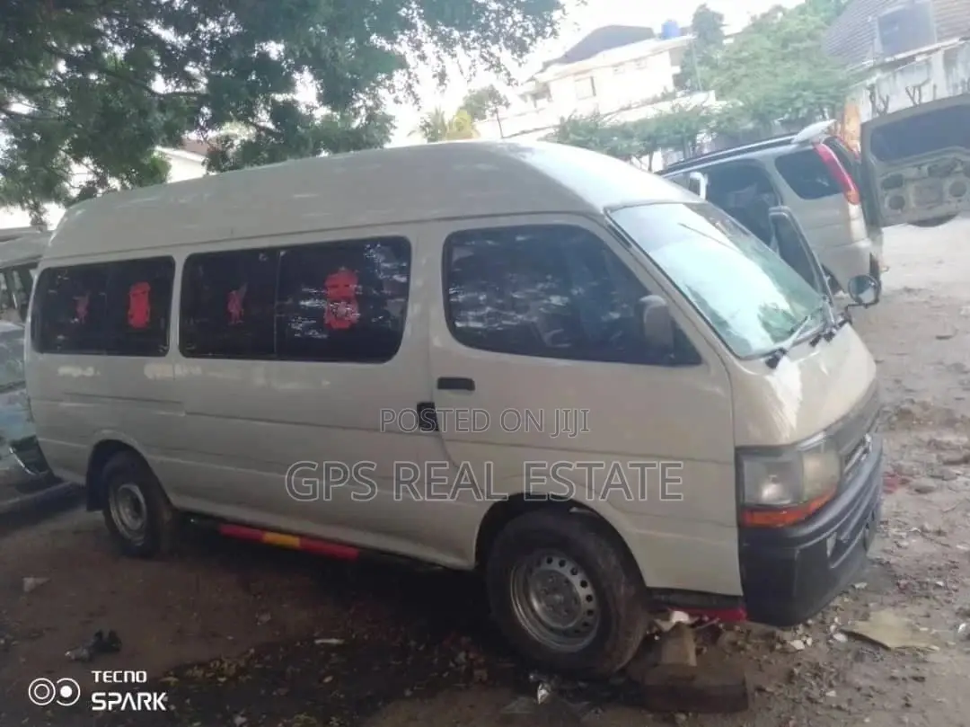 Toyota Hiace 220 2007 White