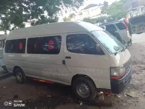 Toyota Hiace 220 2007 White