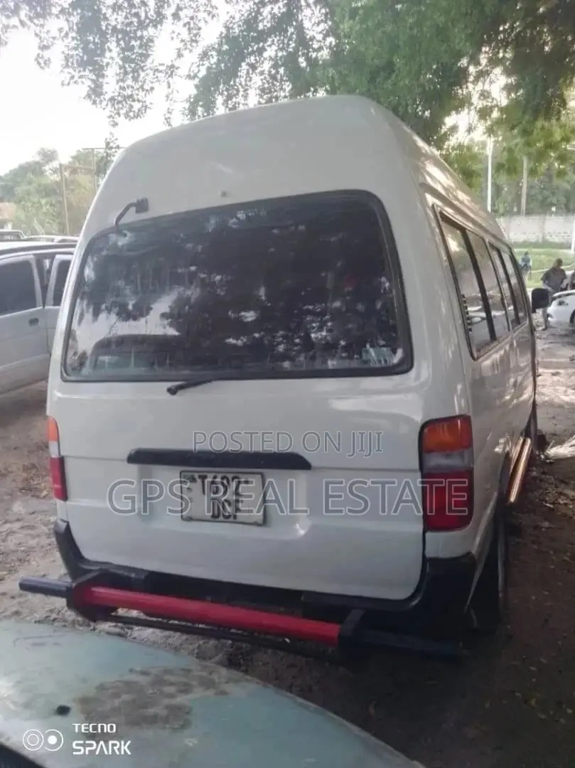 Toyota Hiace 220 2007 White