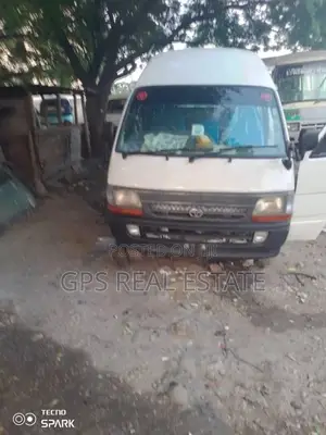 Toyota Hiace 220 2007 White