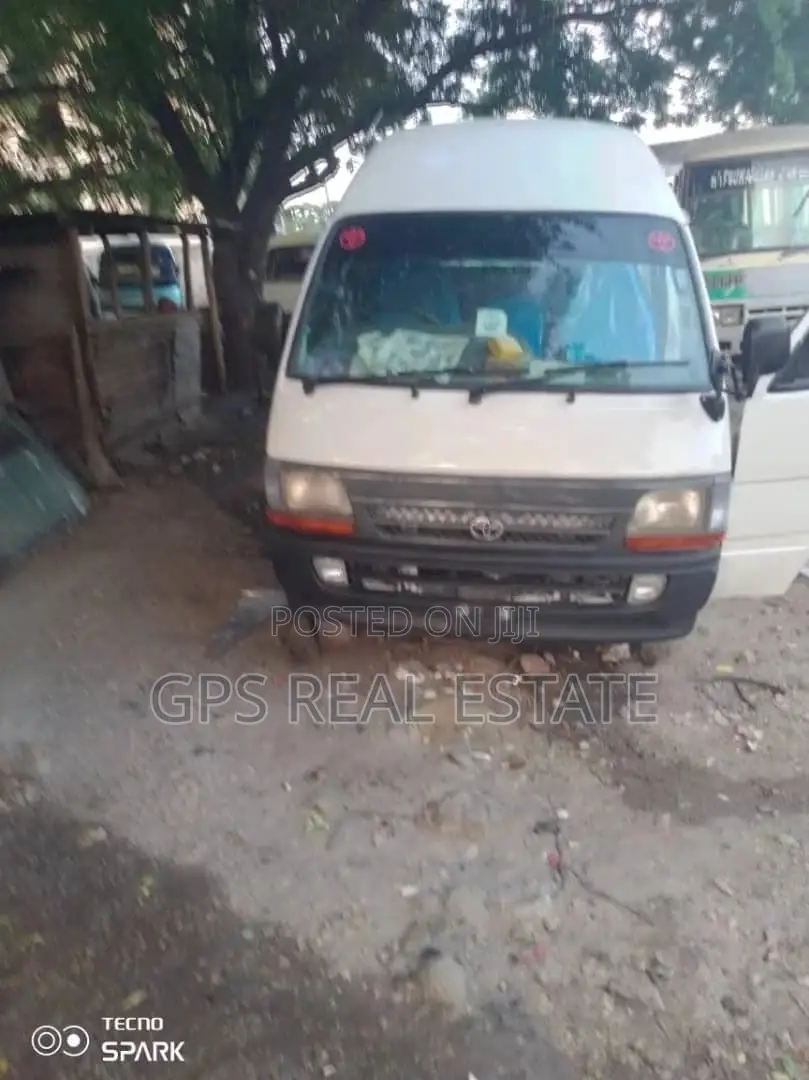 Toyota Hiace 220 2007 White