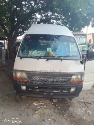 Toyota Hiace 220 2007 White