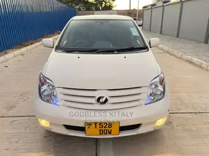 Toyota IST 2005 White