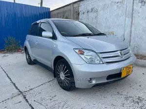 Toyota IST 2004 Silver