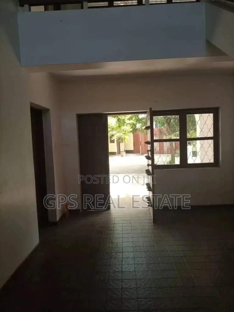 5bdrm House in Maxposh, Masaki for Sale