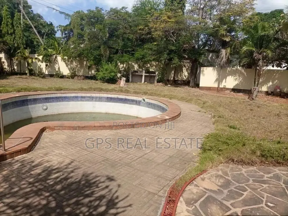 5bdrm House in Maxposh, Masaki for Sale