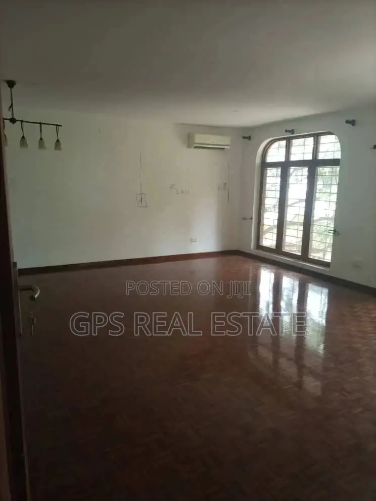 5bdrm House in Maxposh, Masaki for Sale
