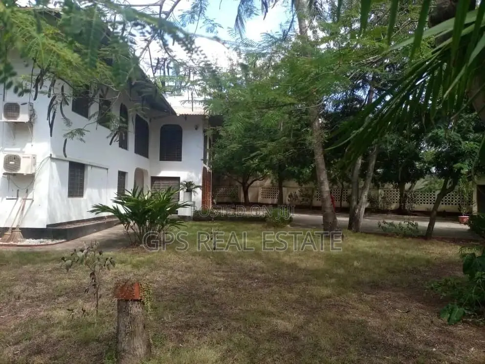 5bdrm House in Maxposh, Masaki for Sale