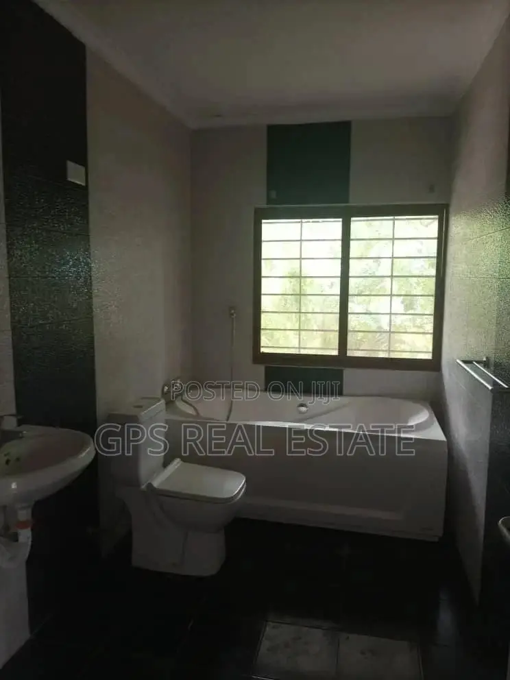 5bdrm House in Maxposh, Masaki for Sale
