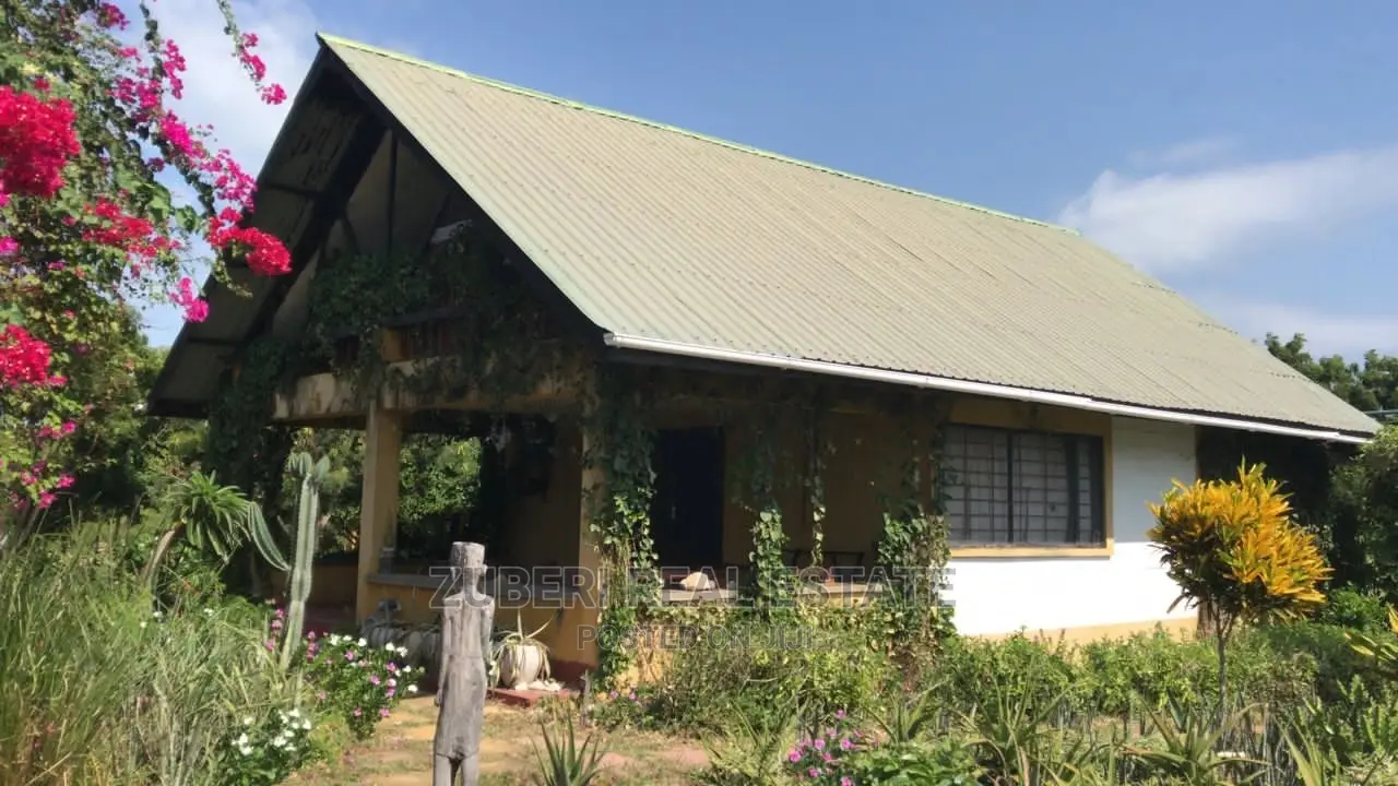 Kikokwe Ocean Cliff With Bungalow For Sale.