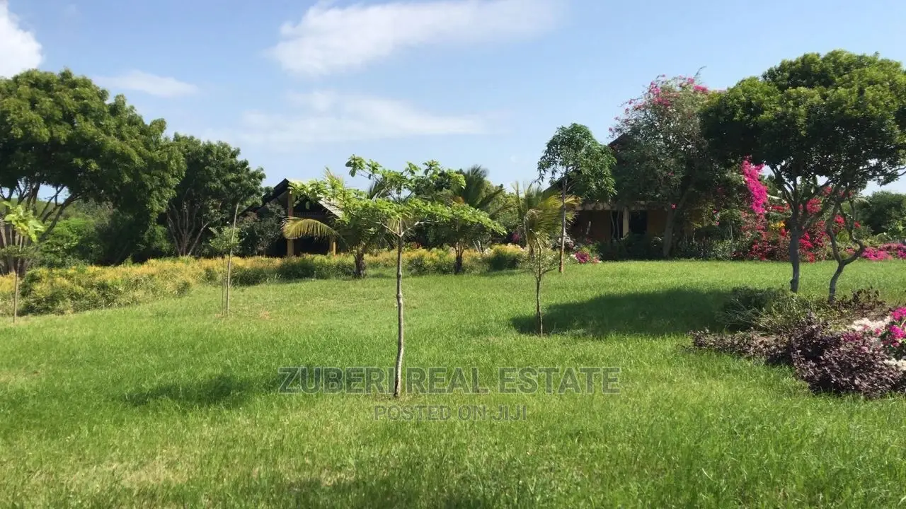 Kikokwe Ocean Cliff With Bungalow For Sale.