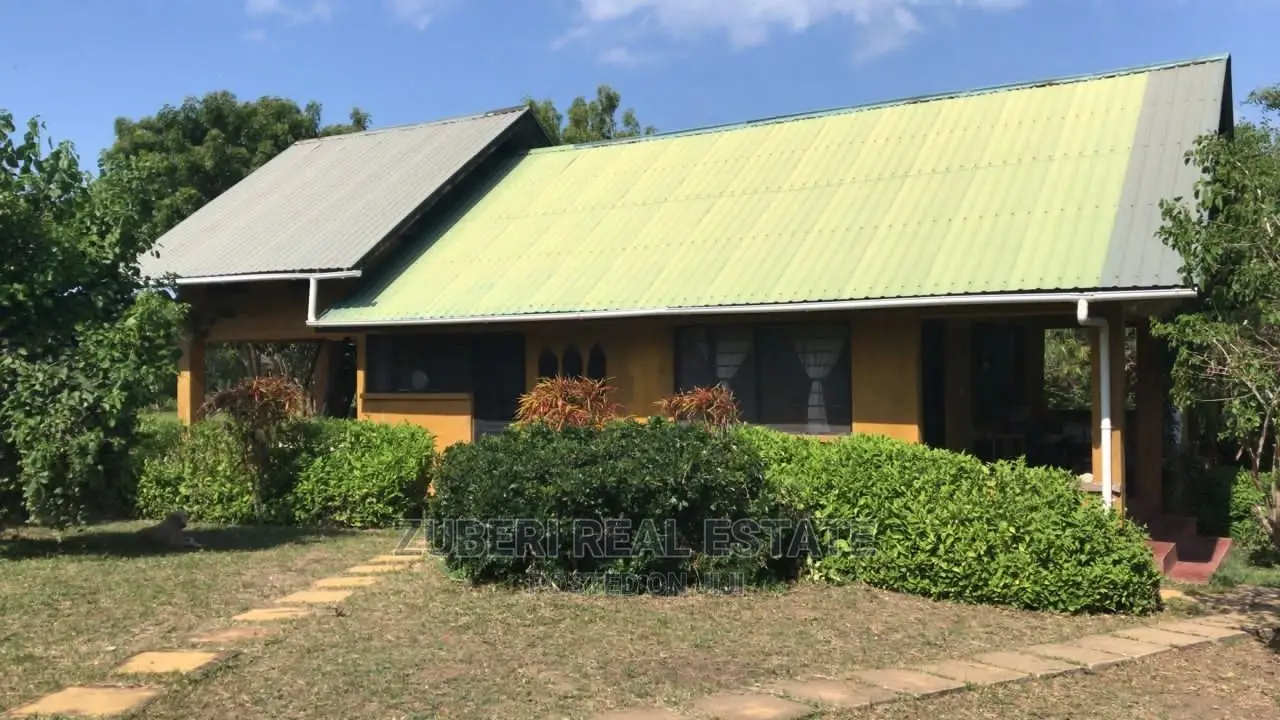 Kikokwe Ocean Cliff With Bungalow For Sale.