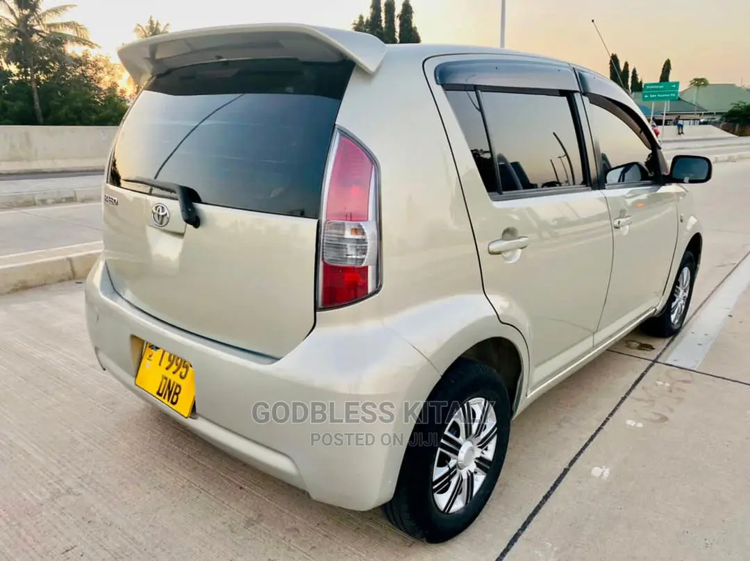 Toyota Passo 2004 Gold