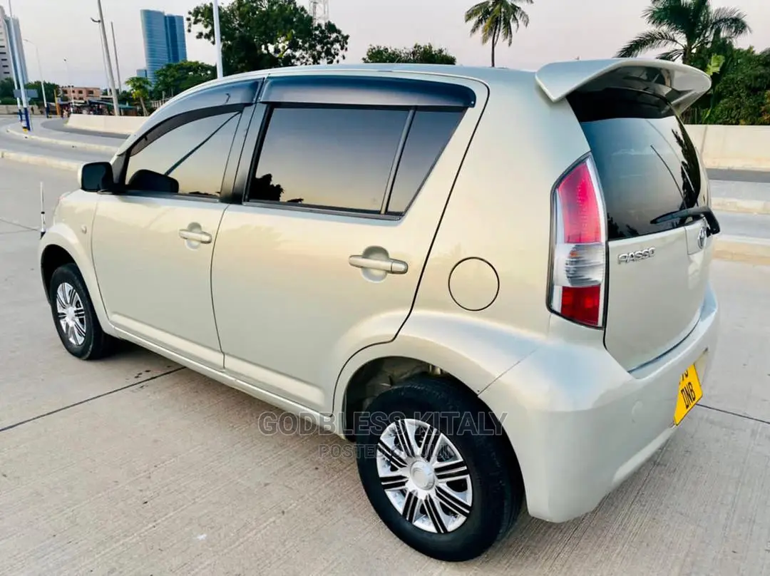 Toyota Passo 2004 Gold