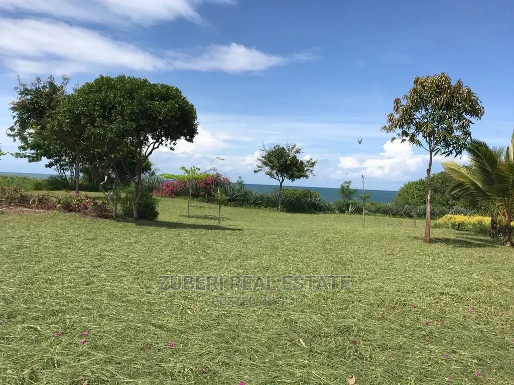 Kikokwe Ocean Cliff With Bungalow For Sale.