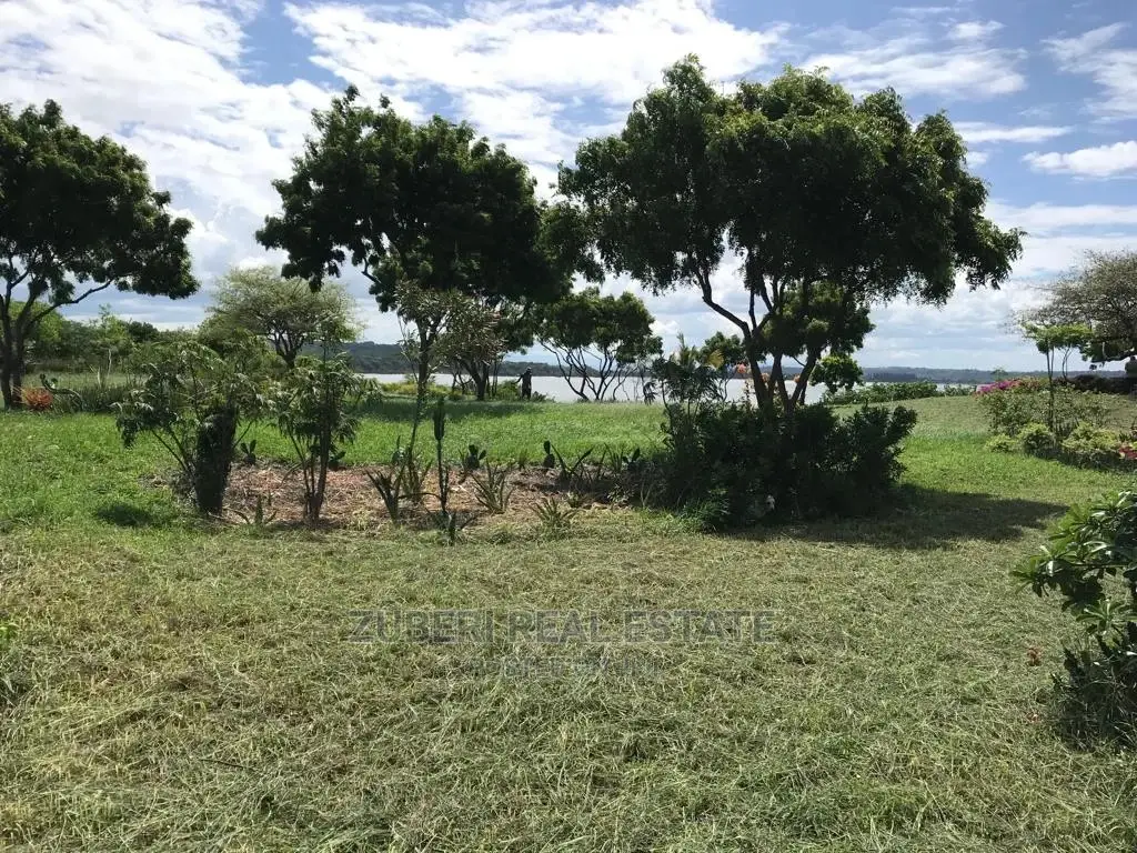 Kikokwe Ocean Cliff With Bungalow For Sale.