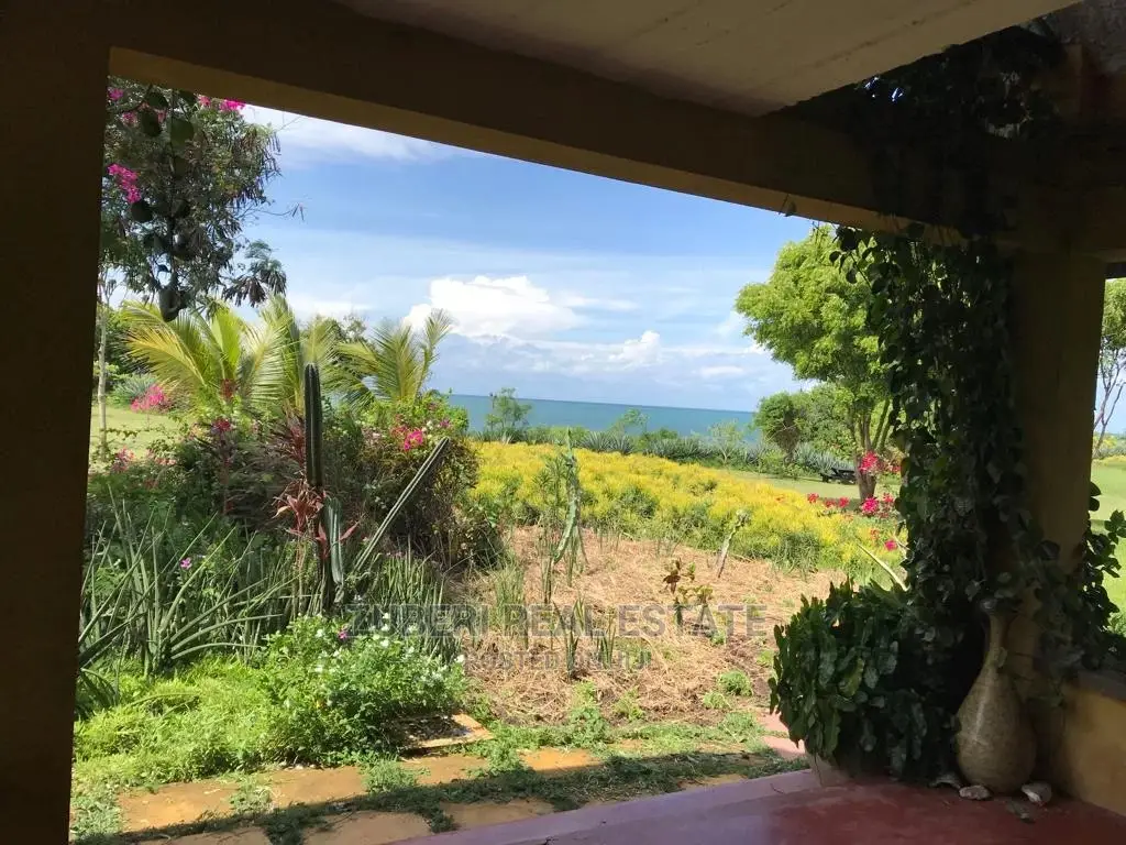 Kikokwe Ocean Cliff With Bungalow For Sale.