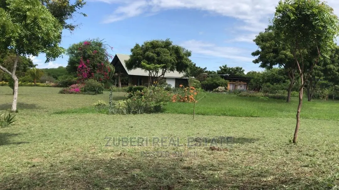 Kikokwe Ocean Cliff With Bungalow For Sale.