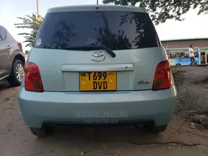 Toyota IST 2004 Blue