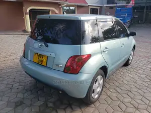 Toyota IST 2004 Blue
