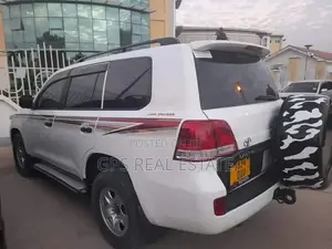 Toyota Land Cruiser 2012 White