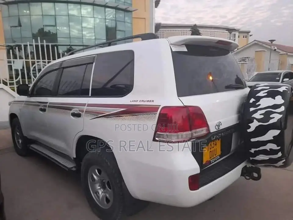 Toyota Land Cruiser 2012 White