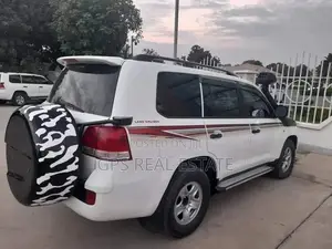 Toyota Land Cruiser 2012 White