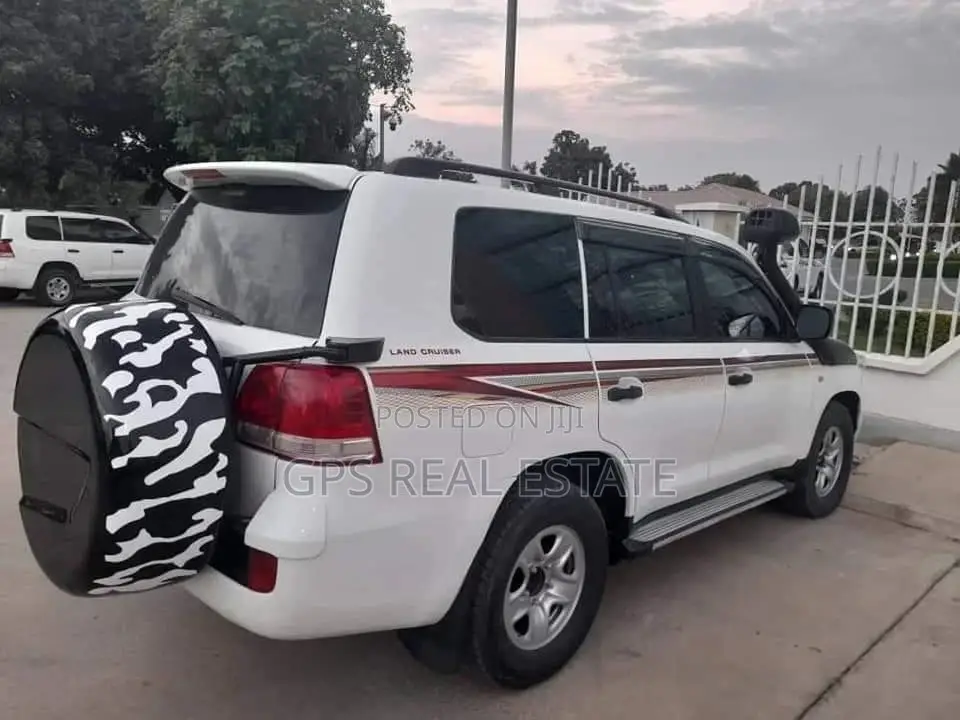 Toyota Land Cruiser 2012 White