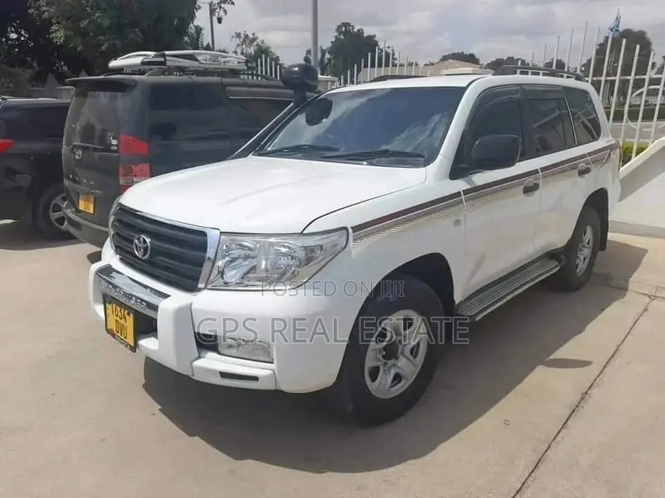 Toyota Land Cruiser 2012 White