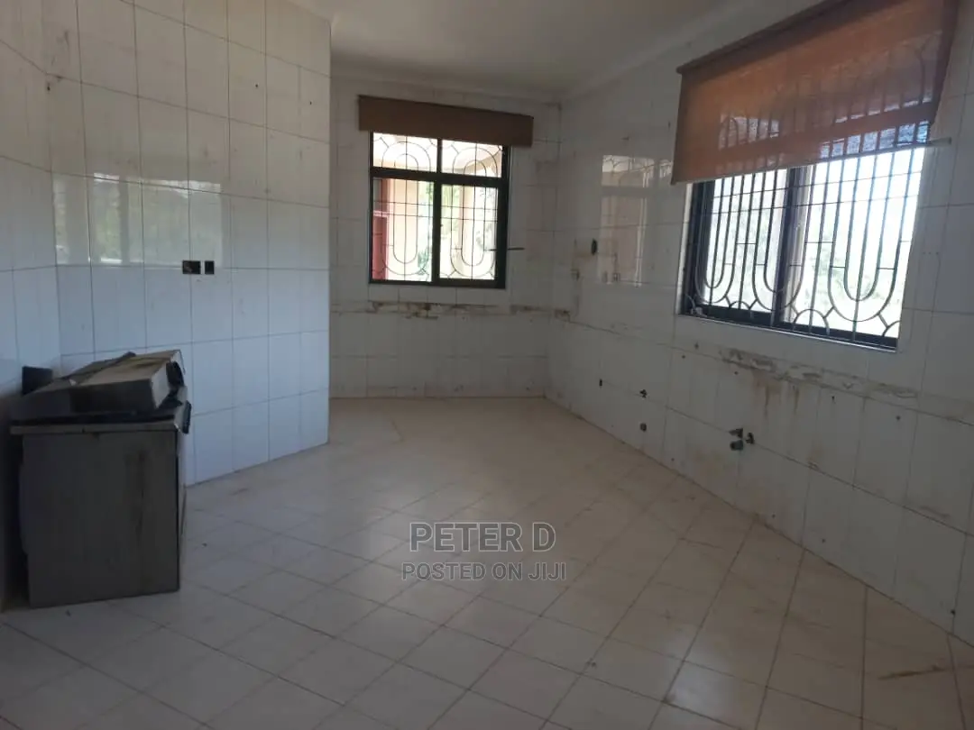 5bdrm House in Goba for Sale