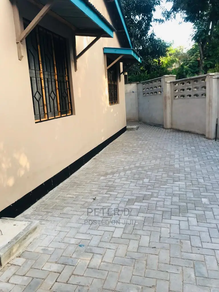 1bdrm Apartment in Kimara for rent