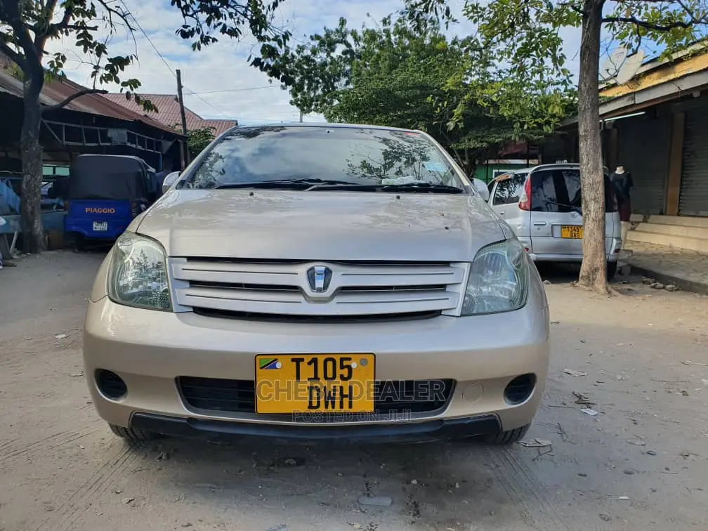 Toyota IST 2004 Gold