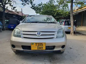 Toyota IST 2004 Gold