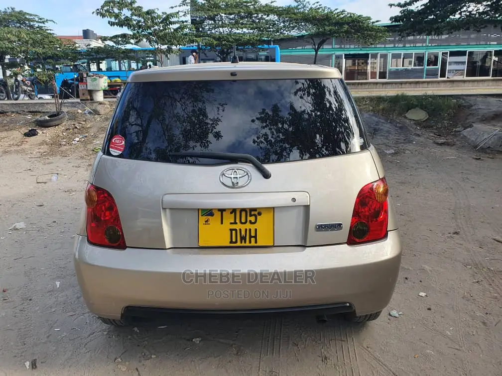 Toyota IST 2004 Gold
