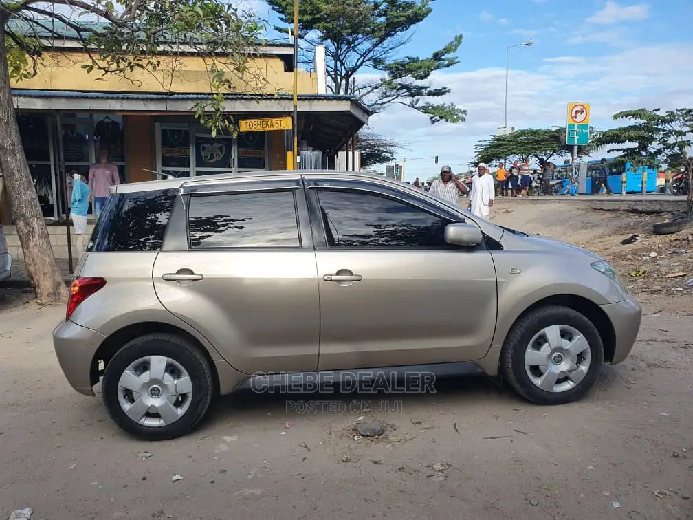 Toyota IST 2004 Gold