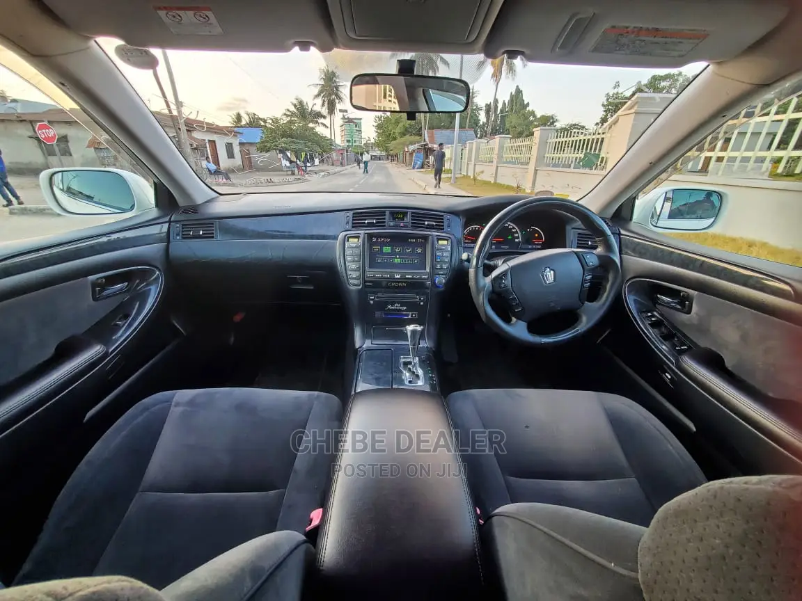 Toyota Crown Royale 2005 White