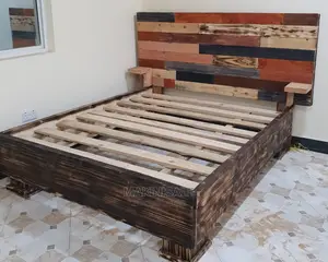 Kitanda Kizuri Sana Cha Pallett Bed