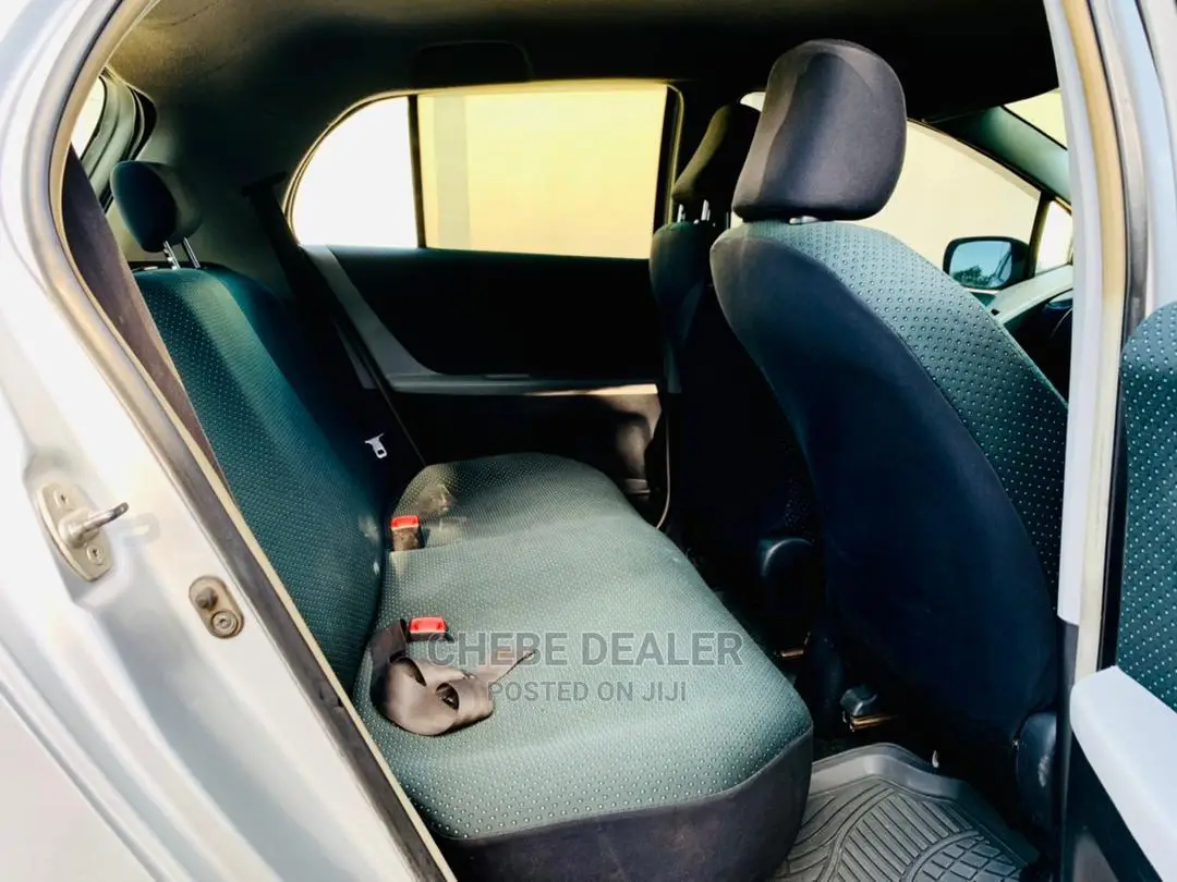Toyota Vitz 1.0 FWD 3dr 2005 Silver