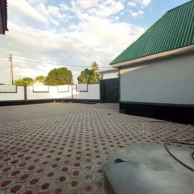 4bdrm House in Maxposh, Temeke for Sale