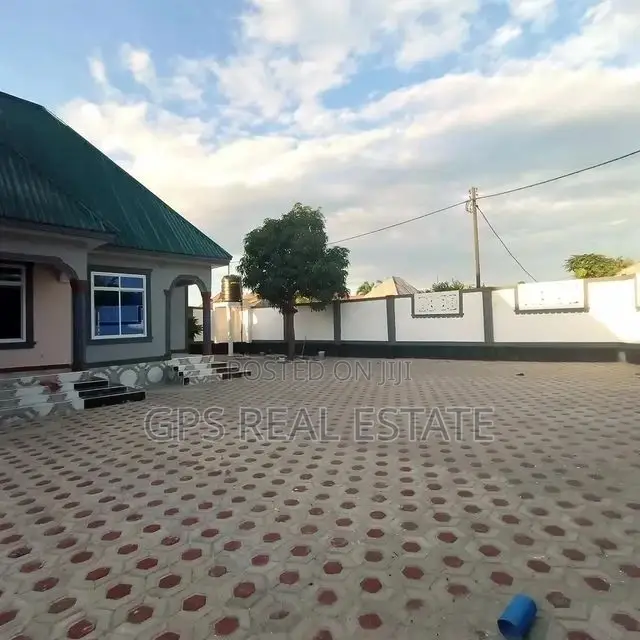 4bdrm House in Maxposh, Temeke for Sale