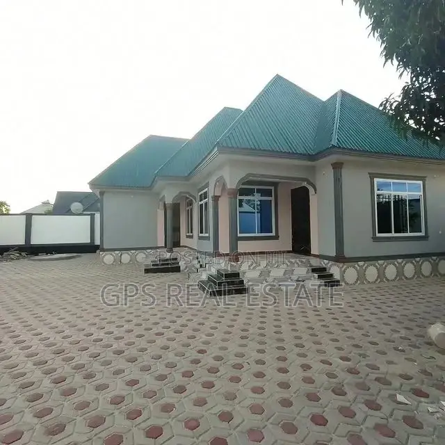 4bdrm House in Maxposh, Temeke for Sale