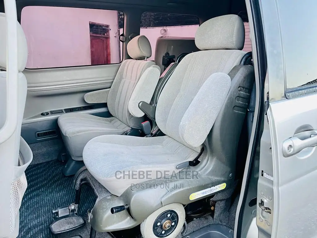 Toyota Noah 2.0 AWD (8 Seater) 2003 Silver