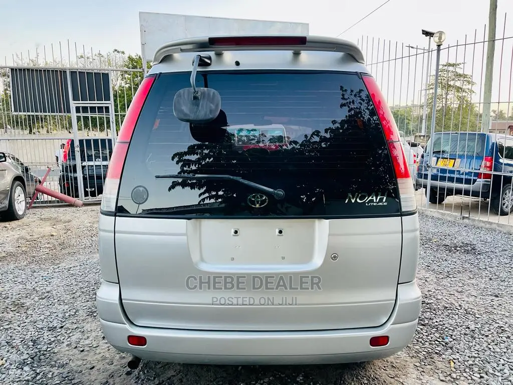 Toyota Noah 2.0 AWD (8 Seater) 2003 Silver