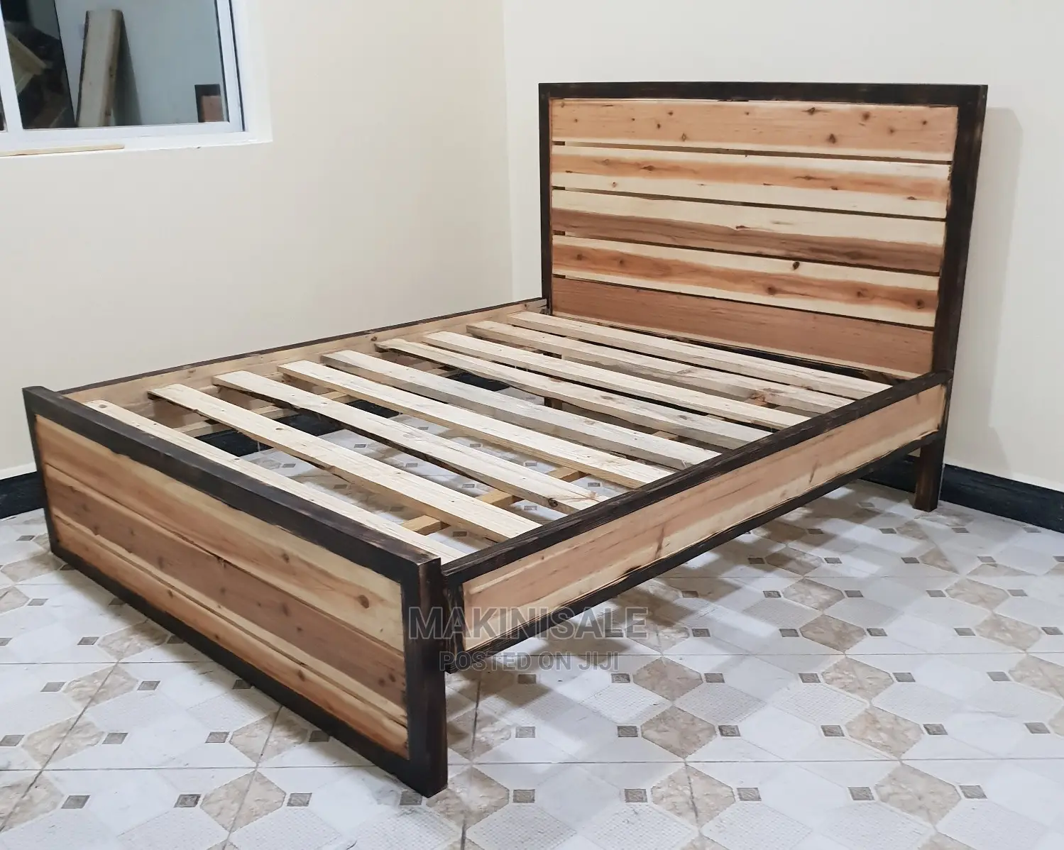 Kitanda Kizuri Sana Simple