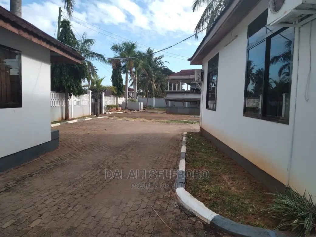 5bdrm Bungalow in Tegeta Masaiti, Kinondoni for Sale