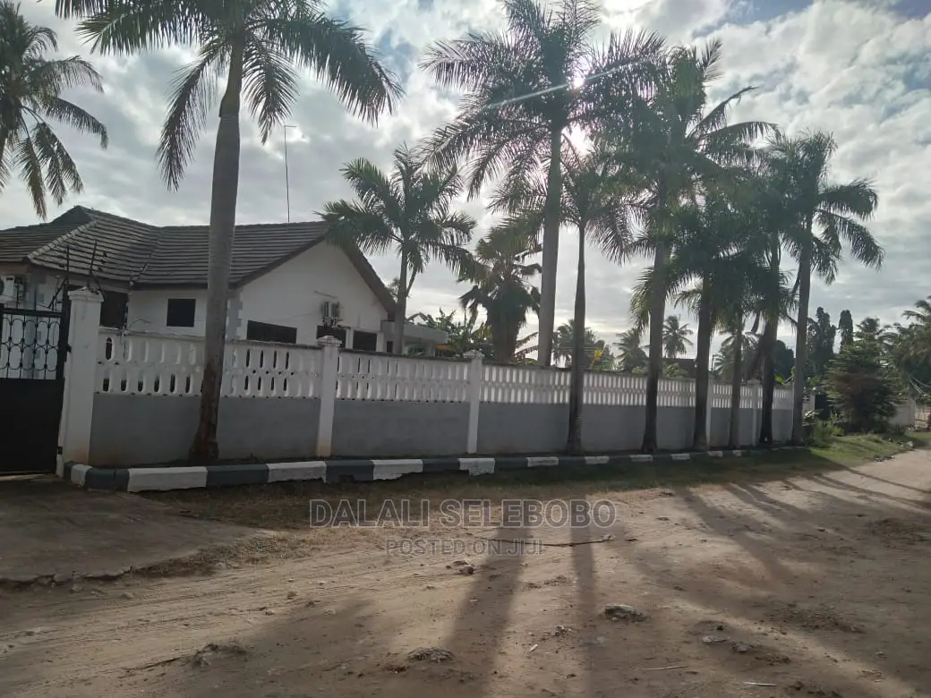 5bdrm Bungalow in Tegeta Masaiti, Kinondoni for Sale
