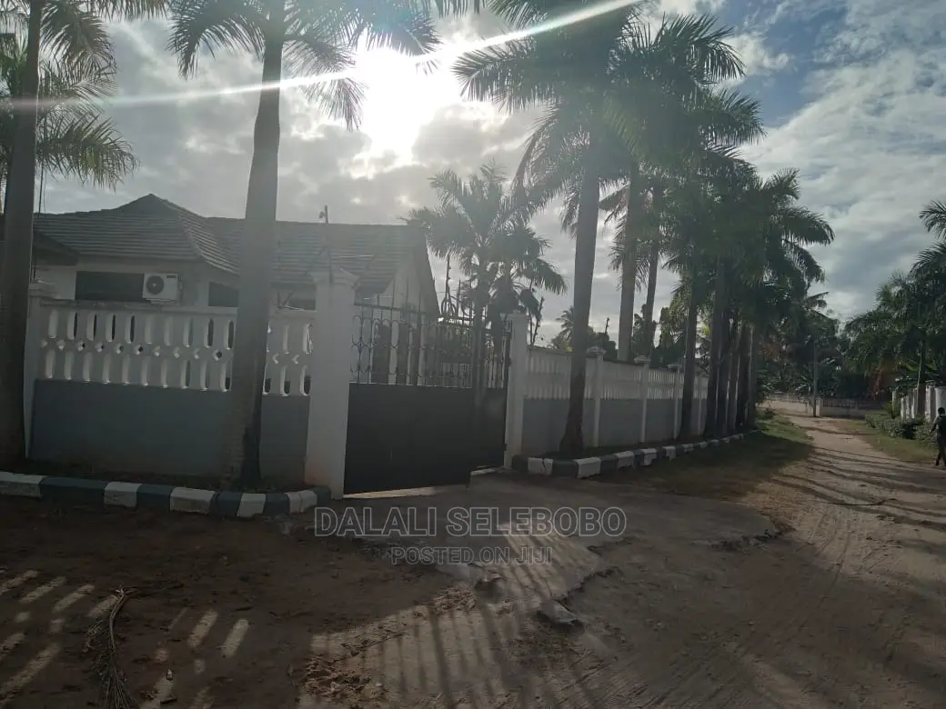 5bdrm Bungalow in Tegeta Masaiti, Kinondoni for Sale