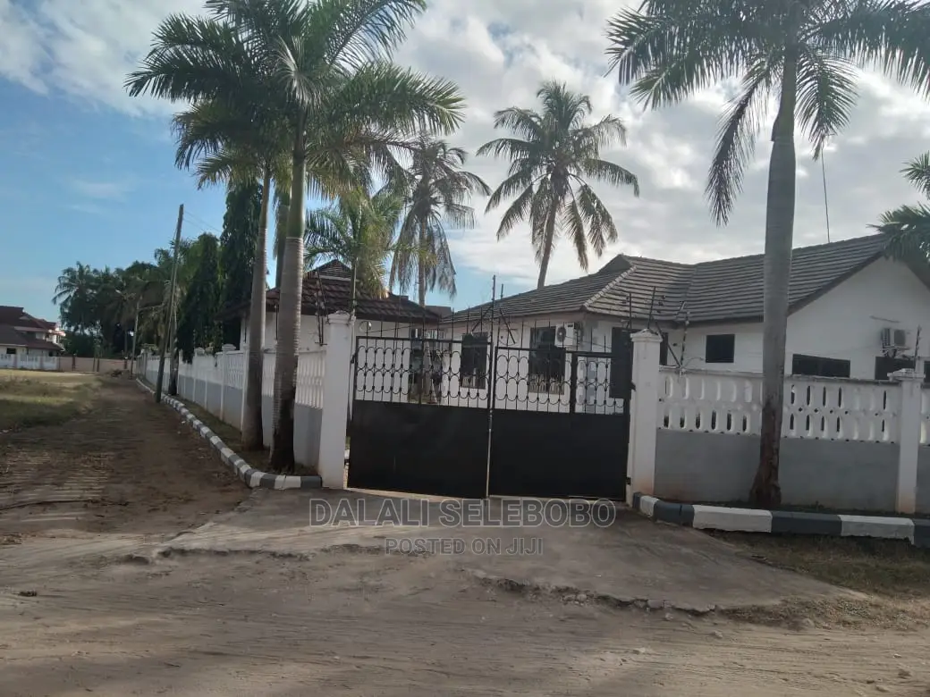 5bdrm Bungalow in Tegeta Masaiti, Kinondoni for Sale