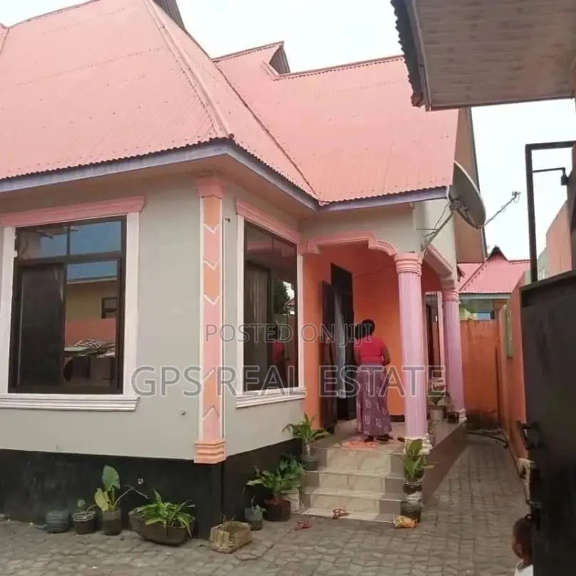 Three Bedroom House In Mbagala Majimatitu For Sale