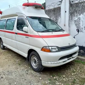 Toyota Regius 2005 White
